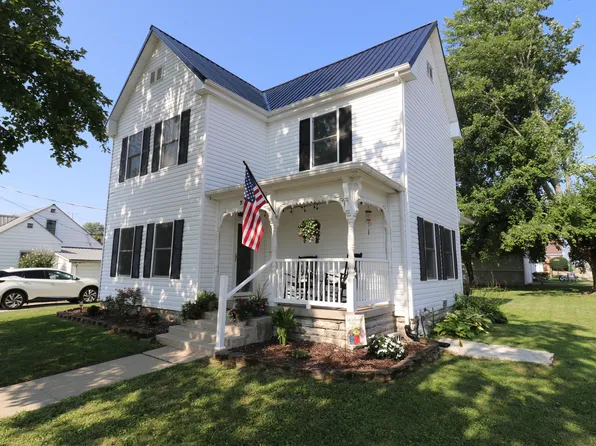 305 S Main St, Versailles, IN 47042
