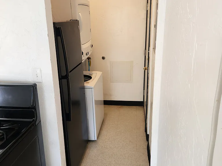 860 Waterloo St — Photo 7