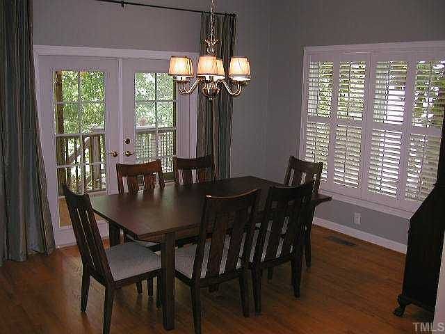 2nd image of 303 Columbia Pl E
