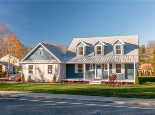 100 Primrose Dr, Warwick, RI 02818