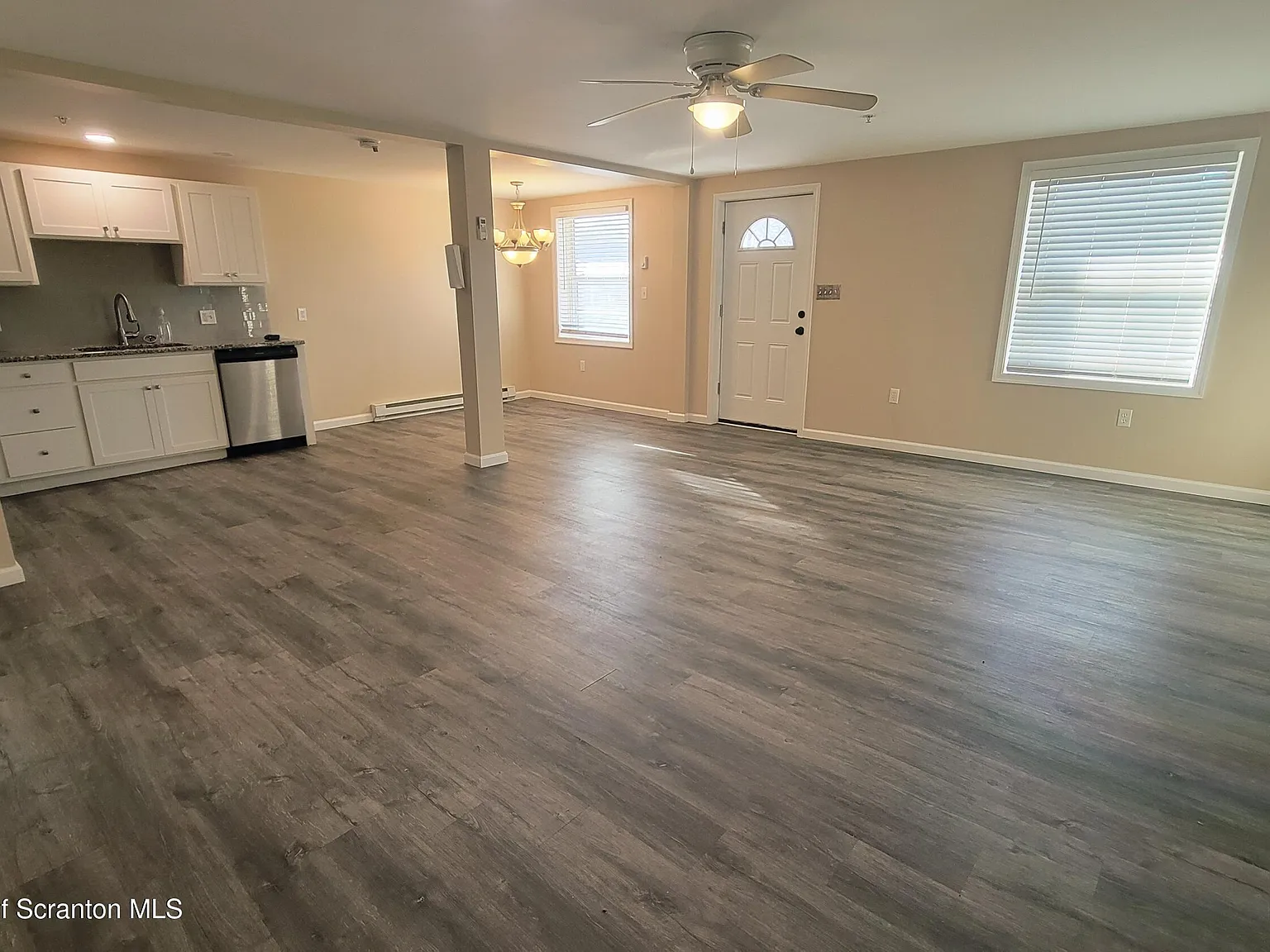 1 bed, 1.0 bath, 703 sqft, $1,050 — Photo 4