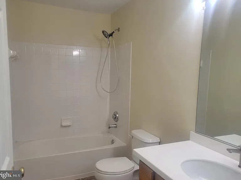 8813 Stoneridge Cir #202 — Photo 10