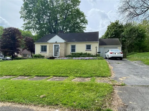 137 Rose Dr, Newark, NY 14513