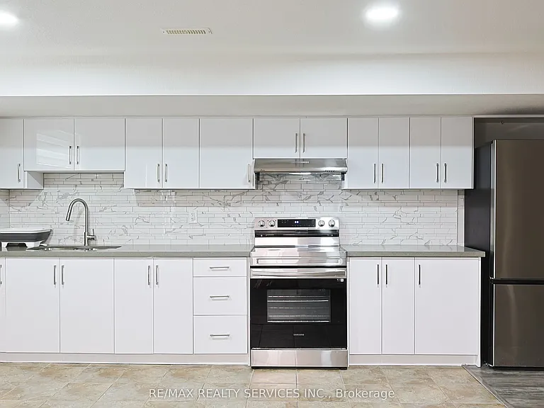 49 Woodhatch Cres #BASEMENT — Photo 8