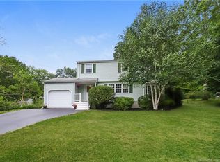 47 Roxbury Ct, Niantic, CT 06357