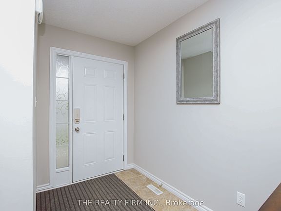 4th image of 884 Reeves Ave