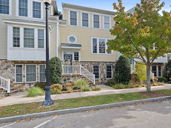 70 Parkview St, Weymouth, MA 02190