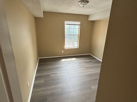 3rd image of 1033-12 S Brookside Ave