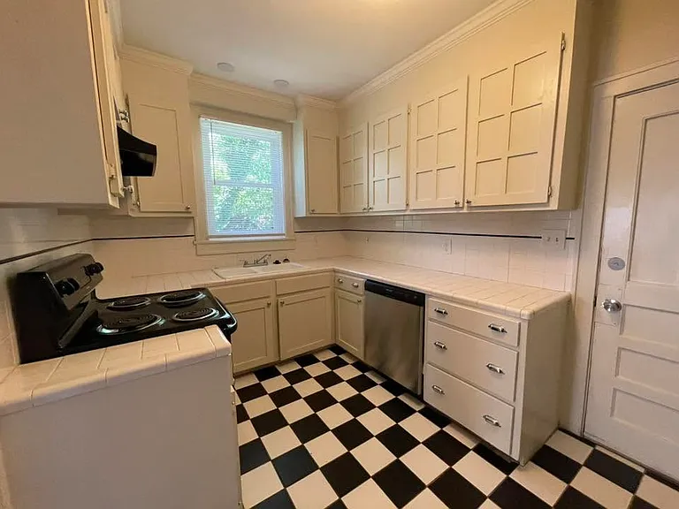 3303 Abingdon Rd — Photo 16