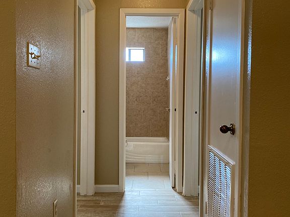 5th image of 2200 N 32nd St APT 2