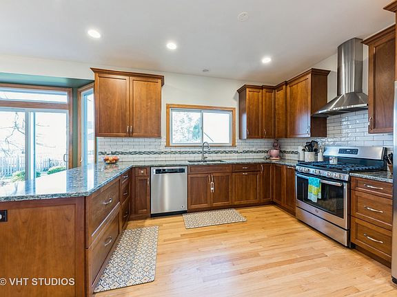 5th image of 86 Cambridge Dr