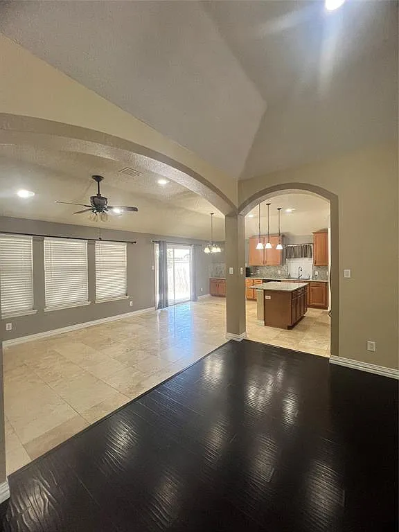 3 bed, 2.0 bath, 2544 sqft, $2,750 — Photo 4