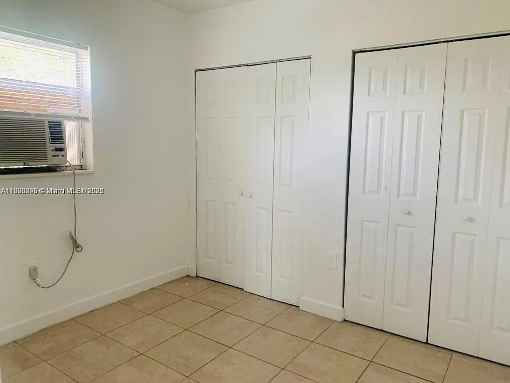 2 bed, 1.0 bath, 800 sqft, $1,800 — Photo 2