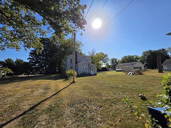 5th image of 126 S Hickory St
