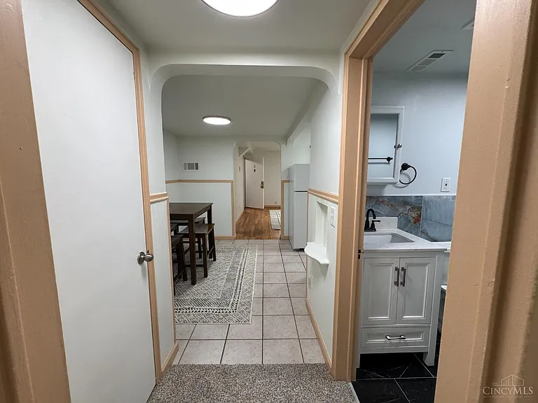 1589 Summit Rd #2 — Photo 2