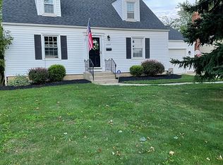 227 Park Forest Dr, Williamsville, NY 14221