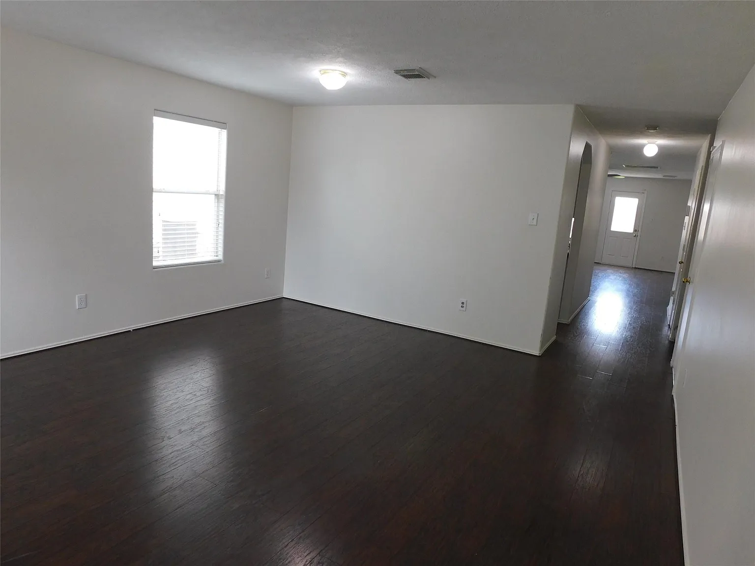 4 bed, 3.5 bath, 3340 sqft, $2,850 — Photo 3