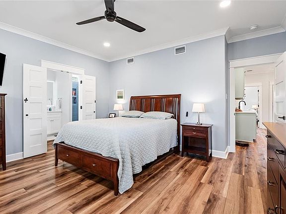 5th image of 204 Magnolia Ct