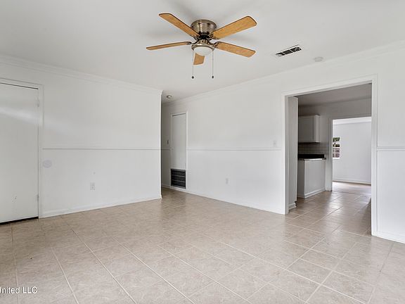 4th image of 118 Arthur Ct