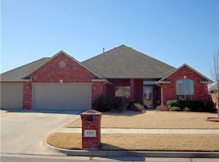 3301 Willow Ln, Moore, OK 73170