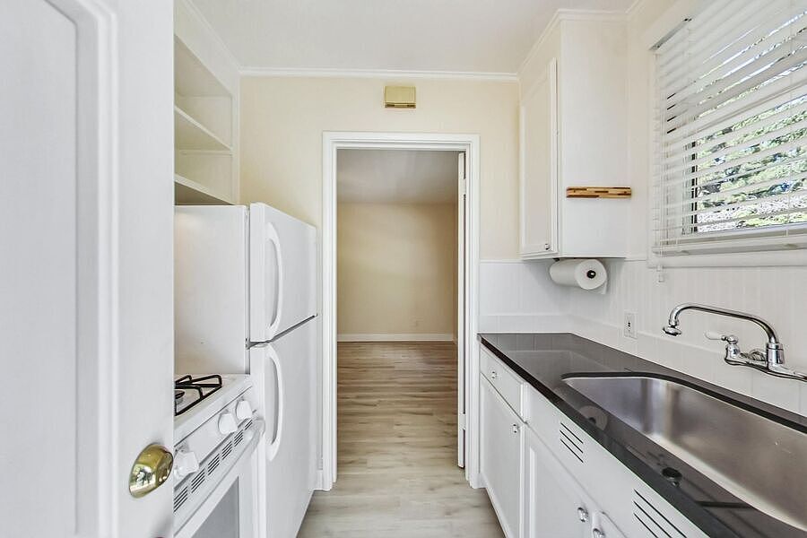 1st image of 143 Alma St APT 3