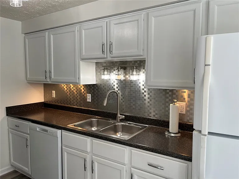 173 Wycliff Dr — Photo 2