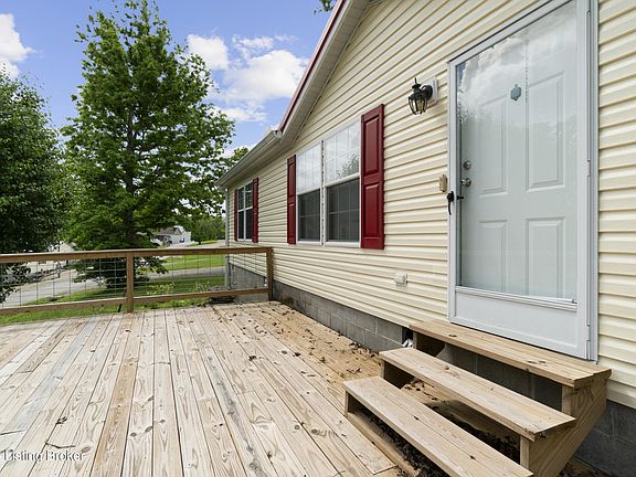 3rd image of 14 Trailwoods Ln