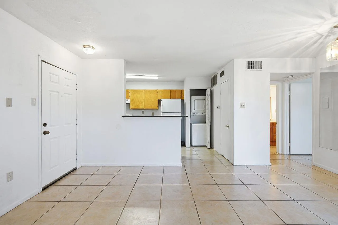 1 bed, 1.0 bath, 650 sqft, $900 — Photo 4