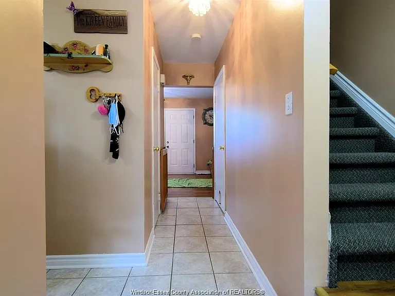 5468 Lassaline Ave — Photo 4