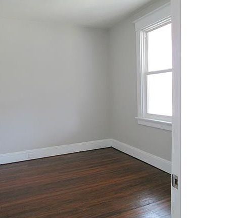 5th image of 1121 S Meadow St