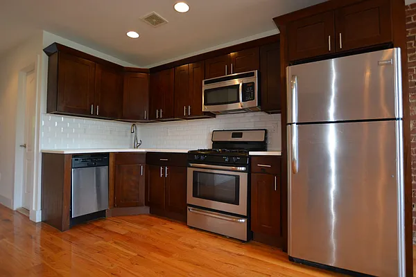 Rented by Makover Group Inc | media 33