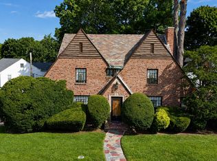 19 Woodard Rd, West Roxbury, MA 02132