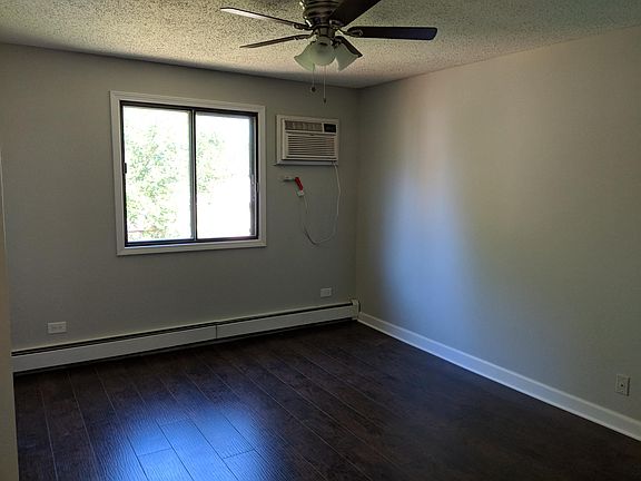 5th image of 8319 Oak Leaf Dr APT 404