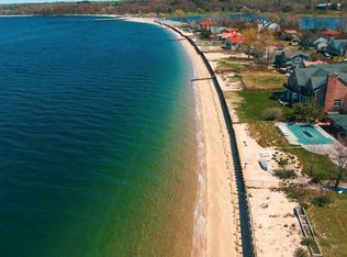 9 Soundbeach Dr, Glen Cove, NY 11542