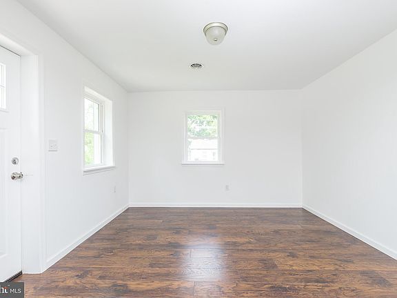3rd image of 485 Anderson Dr