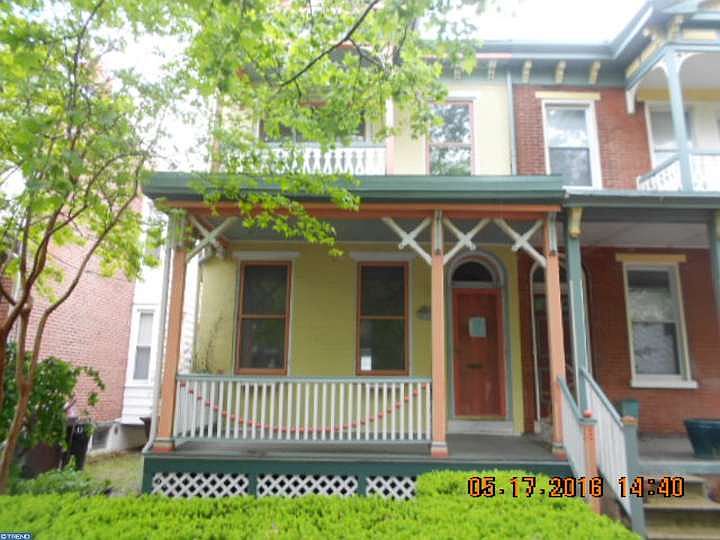 1st image of 812 W 10th St