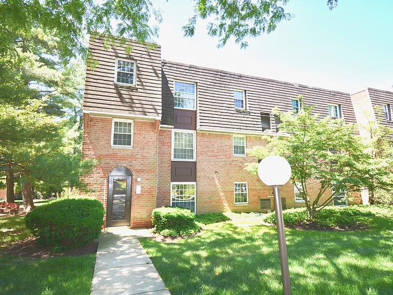 4000 Gypsy Ln #214 — Photo 1