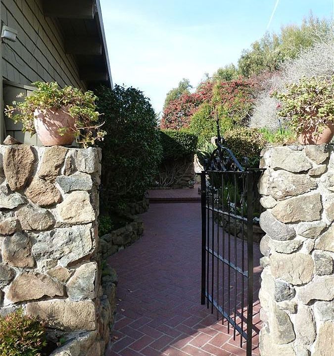 1st image of 11 Sierra Ct