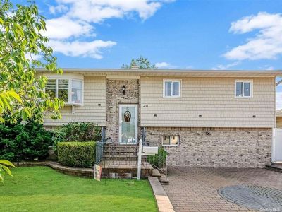 211 Riviera Parkway, Lindenhurst, NY, 11757