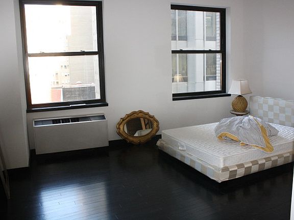 2nd image of 18-20 Pine St #2409