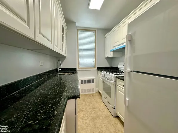 222 East 19th Street image 1 of 6