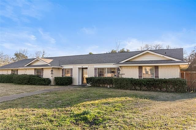 1st image of 618 Beaver Pl