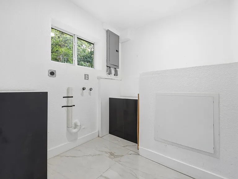 2529 Rainbow Dr — Photo 10
