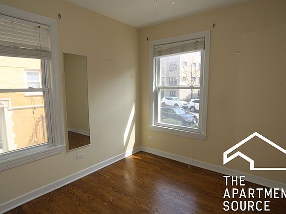 5th image of 634 W Roscoe St APT 1S
