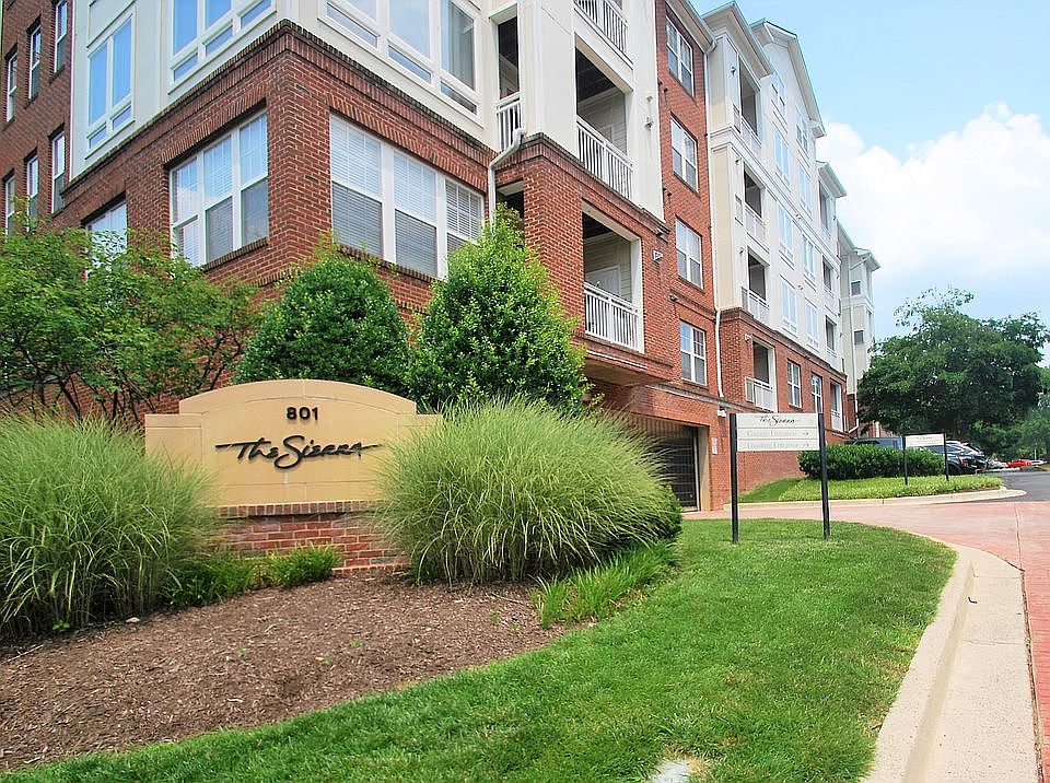 1st image of 801 S Greenbrier St APT 222