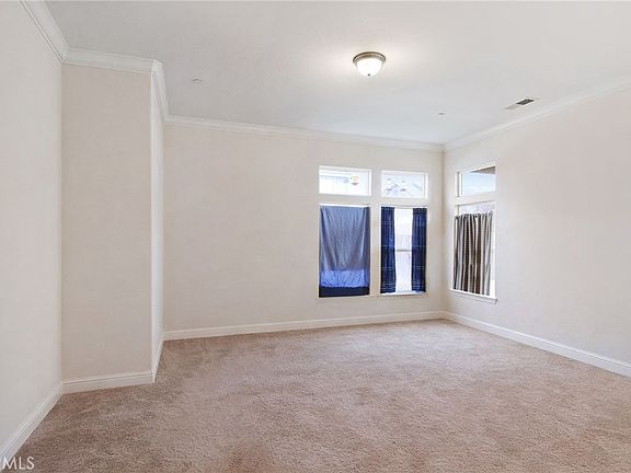 5th image of 327 Hart Dr