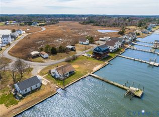 998 Fort Lowry Ln, Dunnsville, VA
