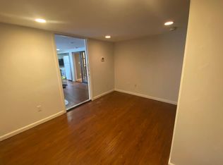 18 Arlyn Dr E, Massapequa, NY