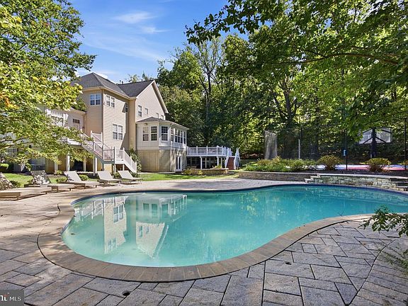 4th image of 14401 Darren Ct