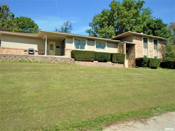 308 Walnut St, Dixon, IA 52745